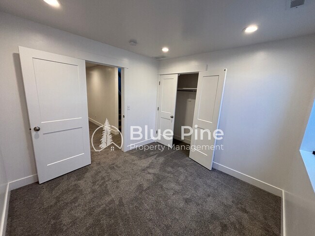 Building Photo - 5760 Wildrose Ave
