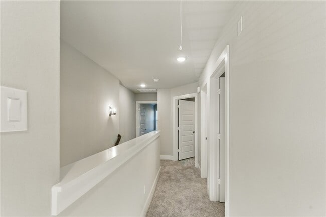 Building Photo - 2617 Tanager St