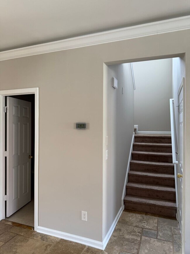 Building Photo - 6262 Shoreview Cir