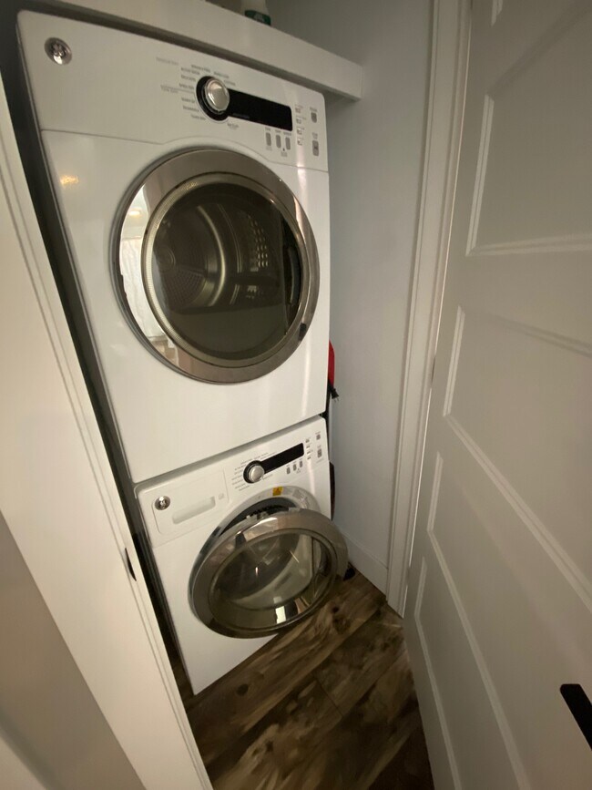 Laundry Unit - 116 N Oak St