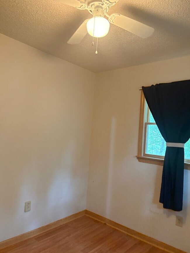Building Photo - 3 Bedroom 2 Bath Home in Colington $2195/mo