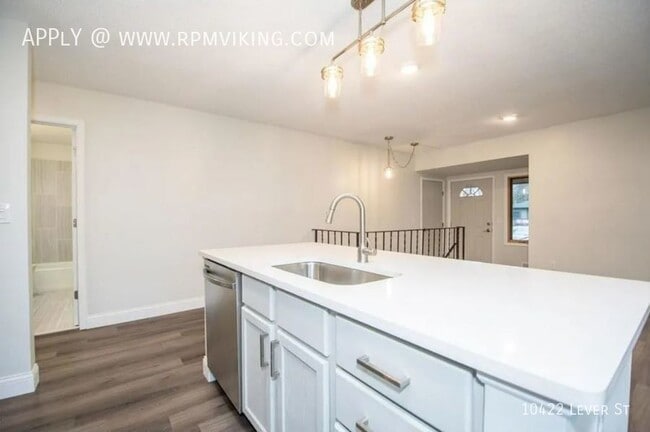 Building Photo - 3br 2ba 1cg ~ Security Deposit Free Altern...