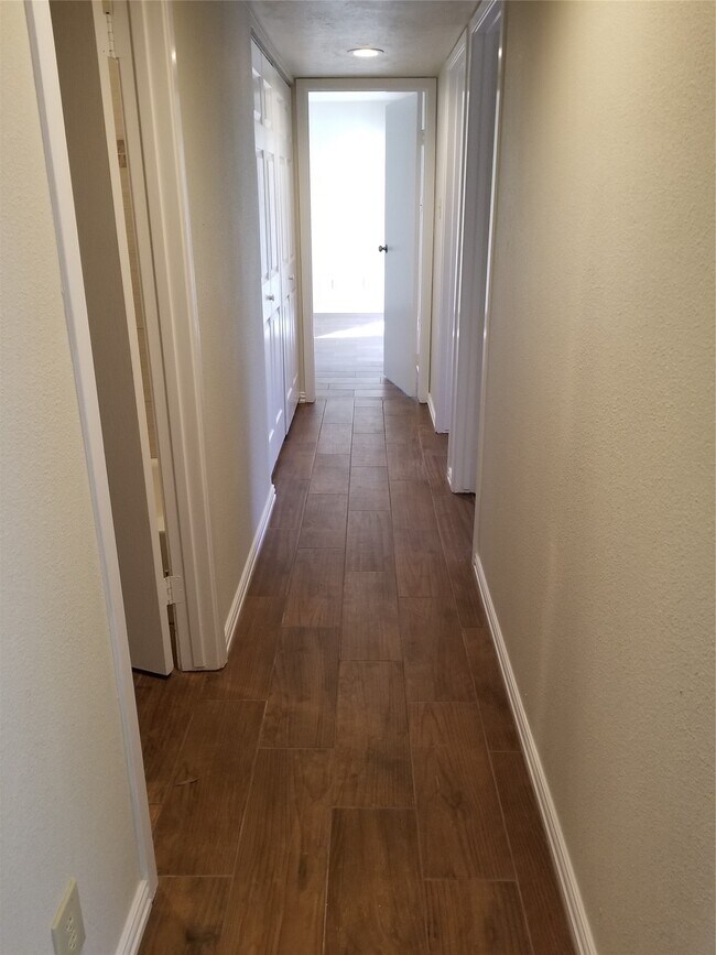 Building Photo - 11 Canyon Oak Pl