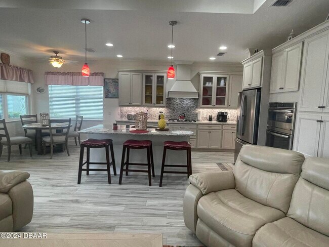 Building Photo - 1090 Castaway Ct