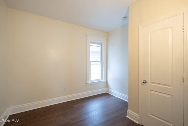 Building Photo - 22 Swan St