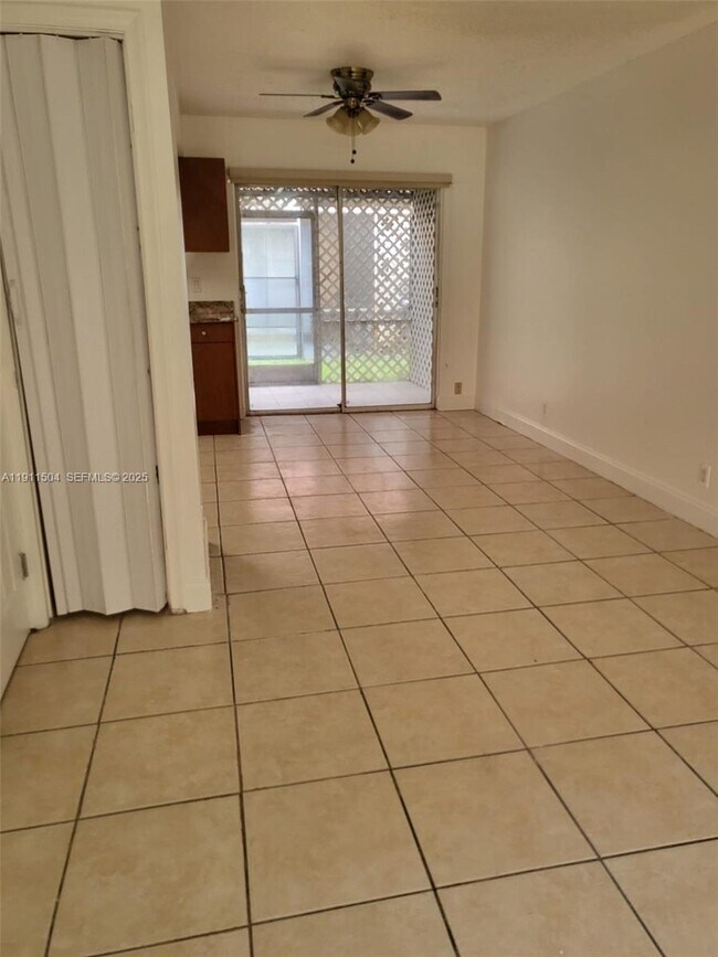 Building Photo - 2554 NW 52nd Ave