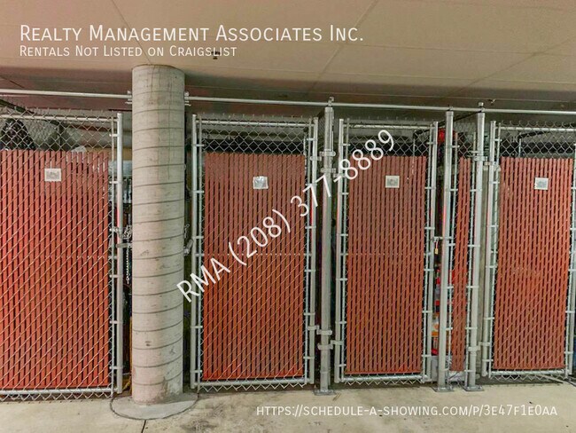 Building Photo - 406 S 13th St