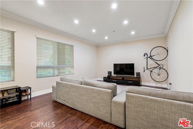 Building Photo - 1401 S St Andrews Pl