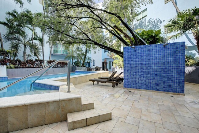 Building Photo - 2699 Tigertail Ave