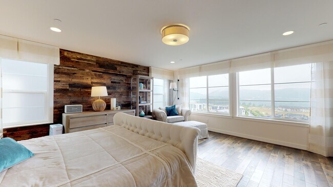 Building Photo - Issaquah highlands 5 bedroom plus Den and 5.5 bathroom newer home with a lot of amenities!!!  A m...