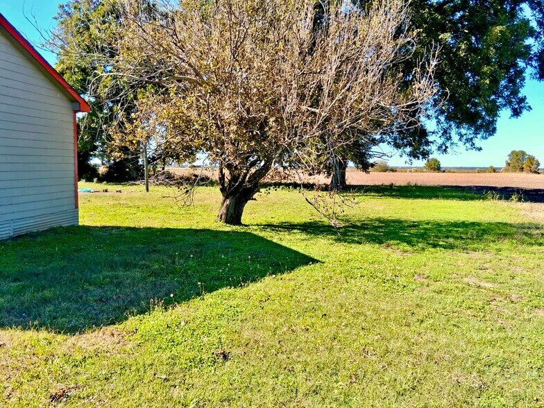 Building Photo - 201 West Ave N