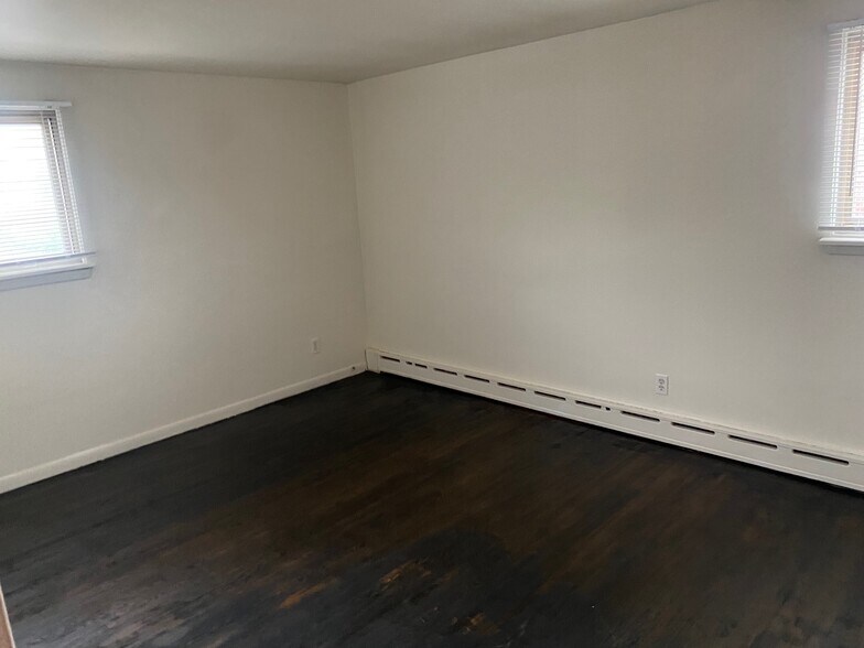 Building Photo - 636 Kenmore Ave