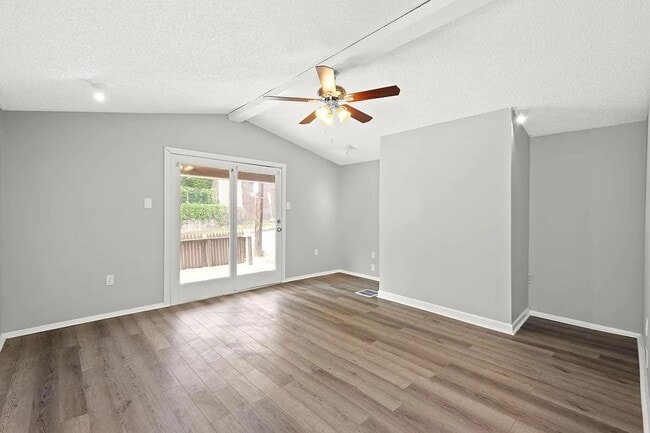 Building Photo - 207 Marie Ave