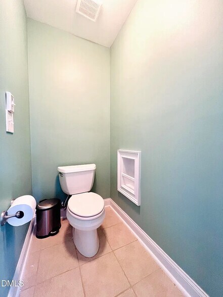 Building Photo - Room in House on Gold Rock Ln