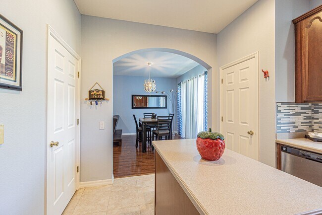 Building Photo - Elegant Venetian Bay Home