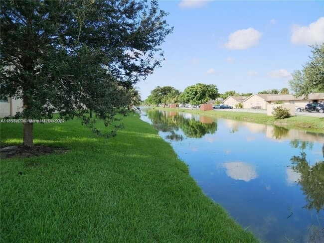 Building Photo - 406 Lakeside Dr