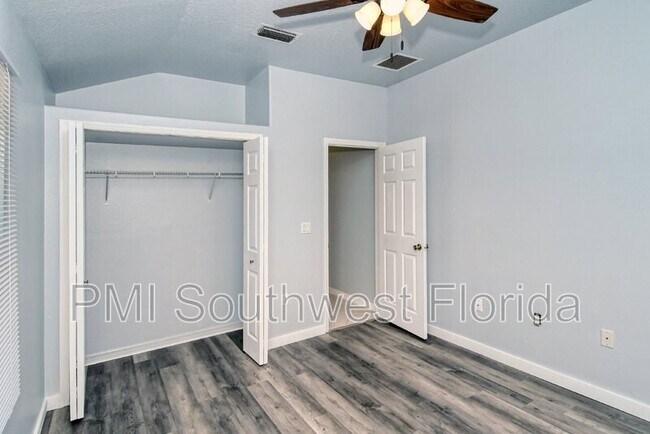 Building Photo - 607 Oak River Ct