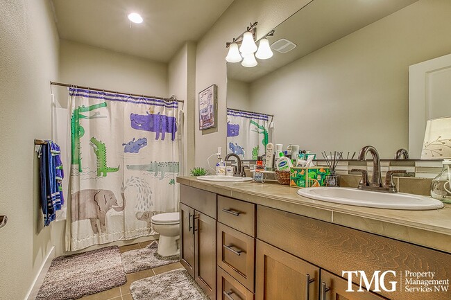 Building Photo - Spacious 4 BD Home with Private Backyard & Community Amenities!