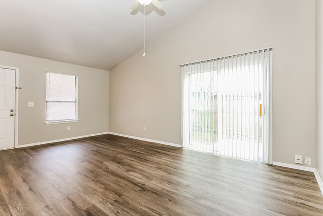 Building Photo - 3 Bedroom Summerville Home