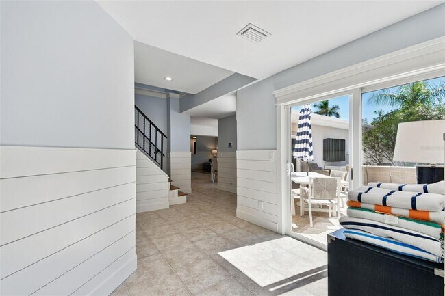 Building Photo - 2822 W Vina Del Mar Blvd