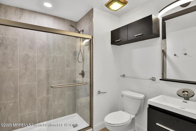 Building Photo - 578 Beachway Ave