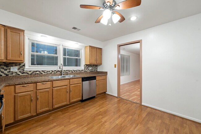 Building Photo - 1941 N 19th Ave