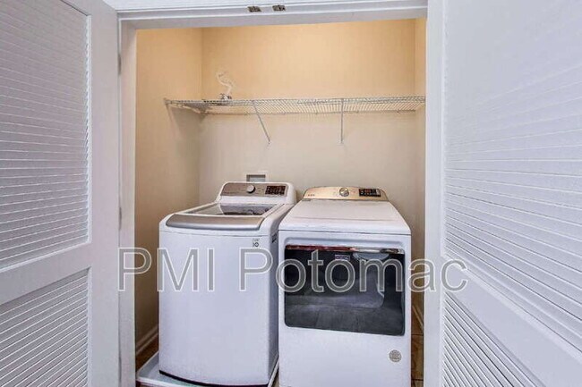 Building Photo - 2133 Little Sorrel Way