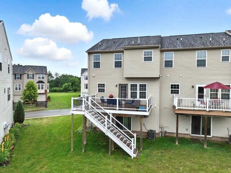 Building Photo - 380 Sunrise Dr