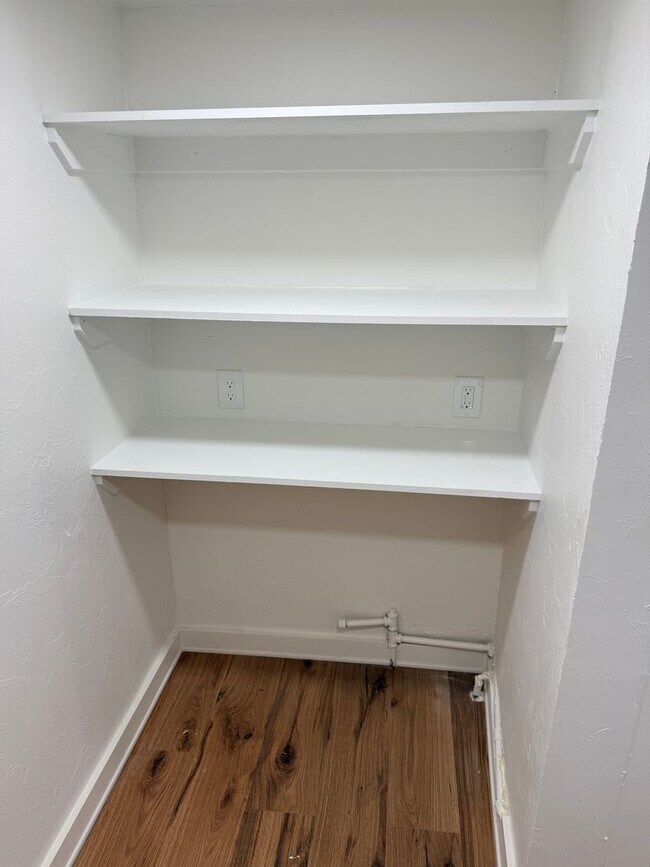 Building Photo - Cute 2 bedroom home in Prague!