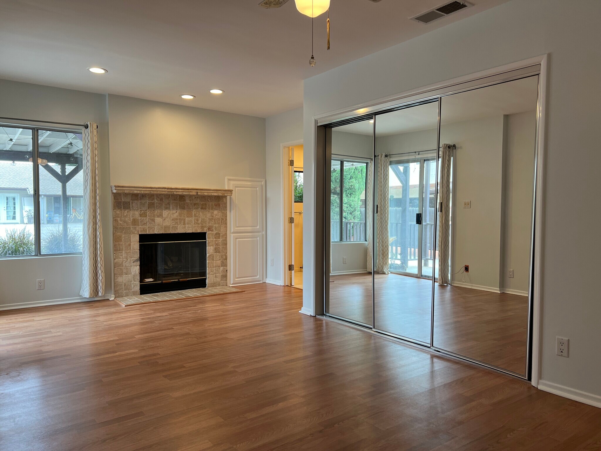 Building Photo - 11160 Greenlawn Ave