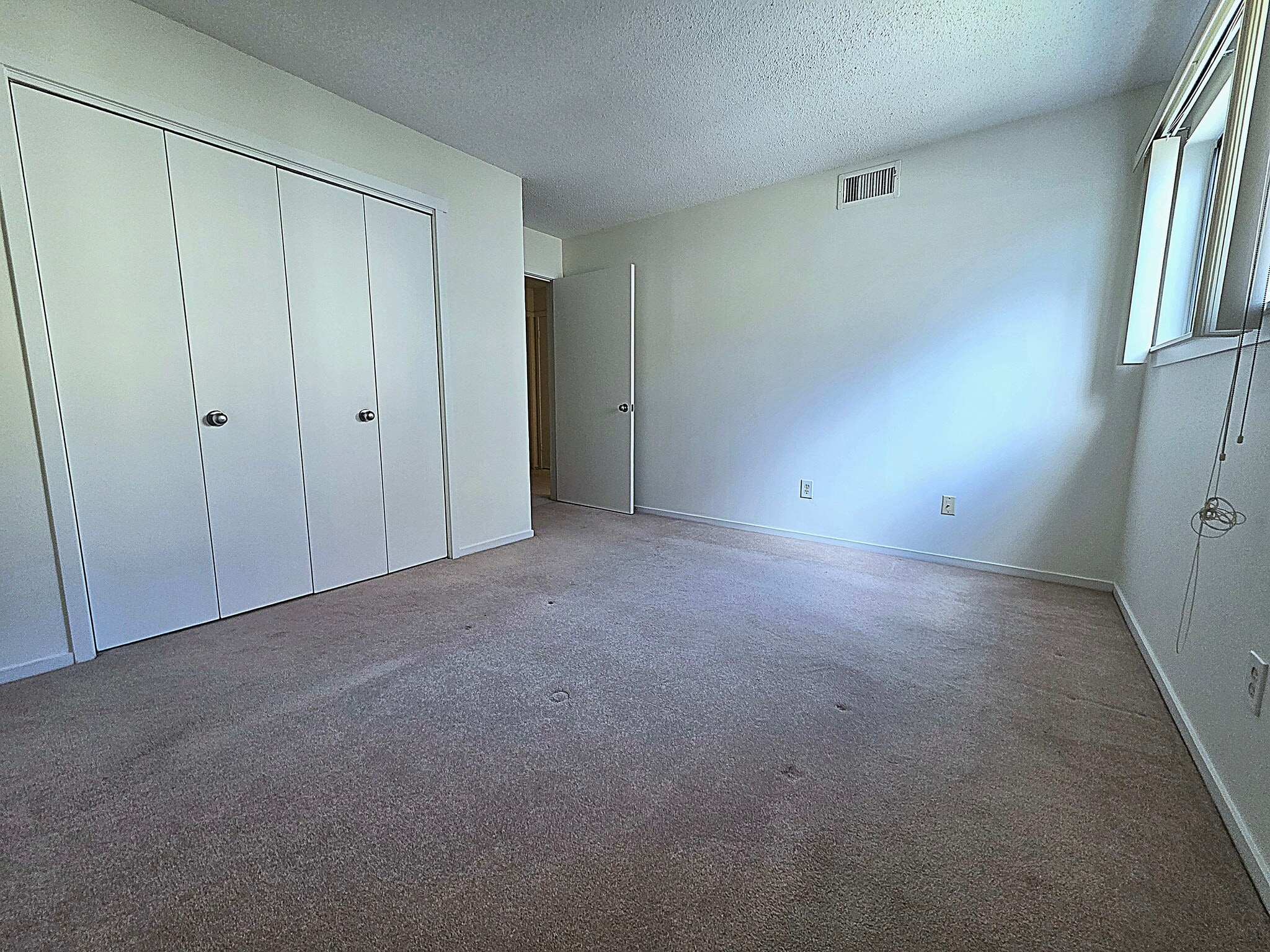 Building Photo - 563 Heritage Vlg