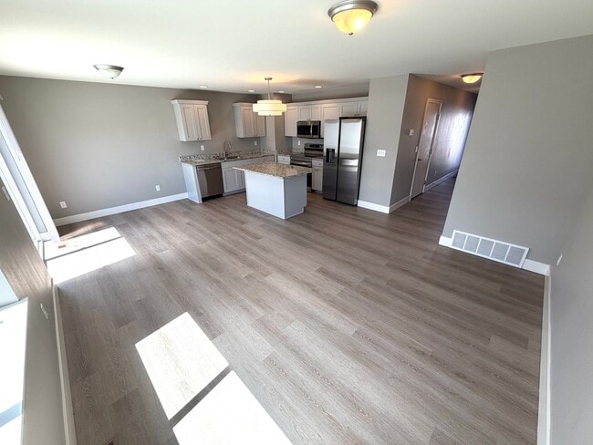 Building Photo - 640 Ptarmigan Ln