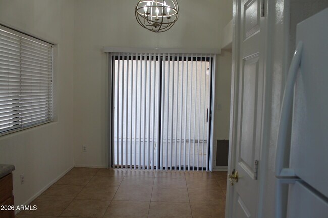 Building Photo - 921 S Val Vista Dr