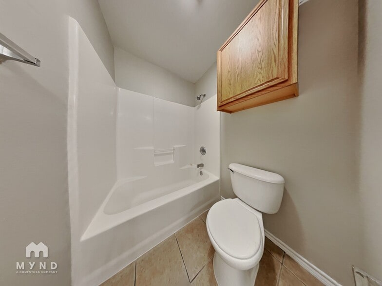 Building Photo - 311 N Chicago Ave