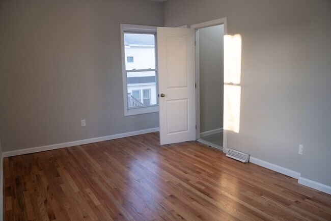 Building Photo - 57 Cottage St