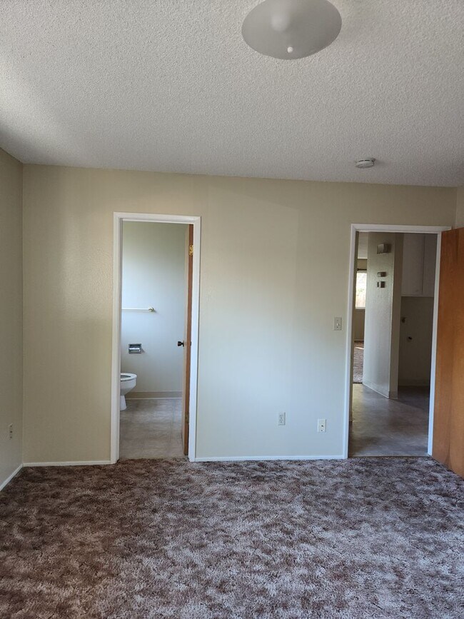 Building Photo - K1329-1331RA