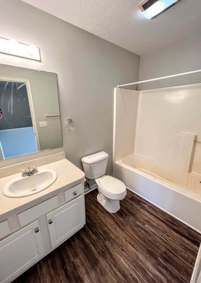 Building Photo - 6118 Igloe Dr