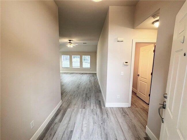 Building Photo - 1284 N Cannondale Dr