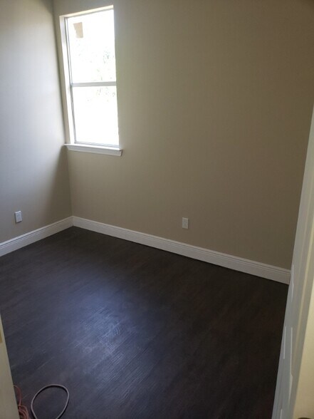 Building Photo - 321-323 Leboeuf St