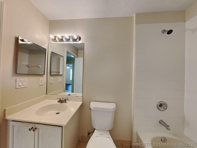 Building Photo - 1389 SW Prairie Cir