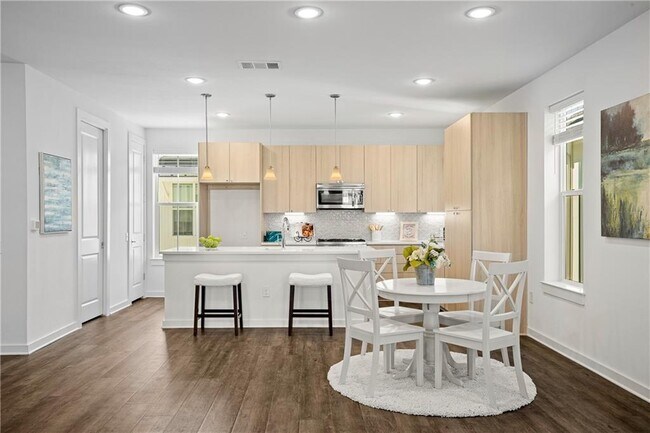 Building Photo - 2624 Metcalfe Rd