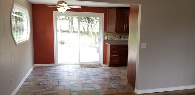 Building Photo - Spacious home on acreage