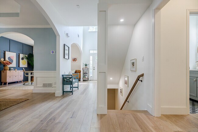 Building Photo - 2105 Brookridge Ter