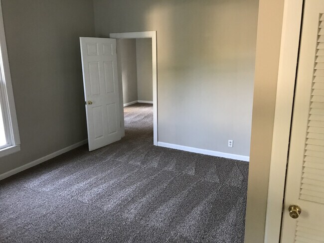 Building Photo - Lane St