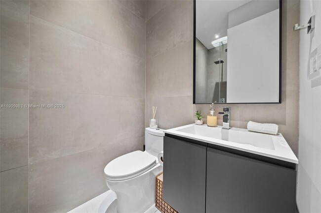 Building Photo - 4585 Nautilus Dr