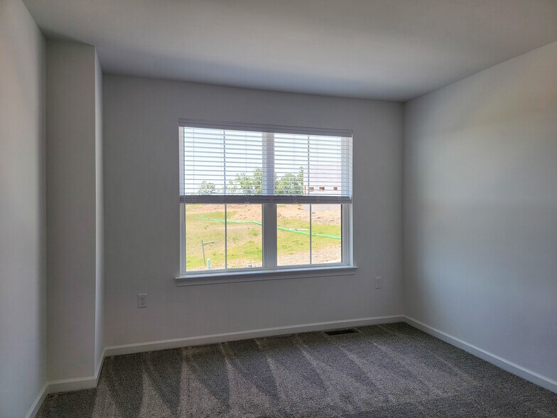 Building Photo - 2133 S Autumn Chase Dr