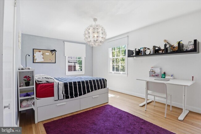 Building Photo - 3221 Coquelin Terrace