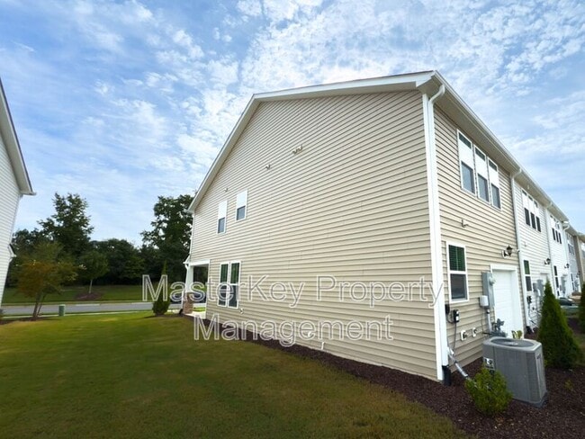 Building Photo - 96 Channel Drop Dr
