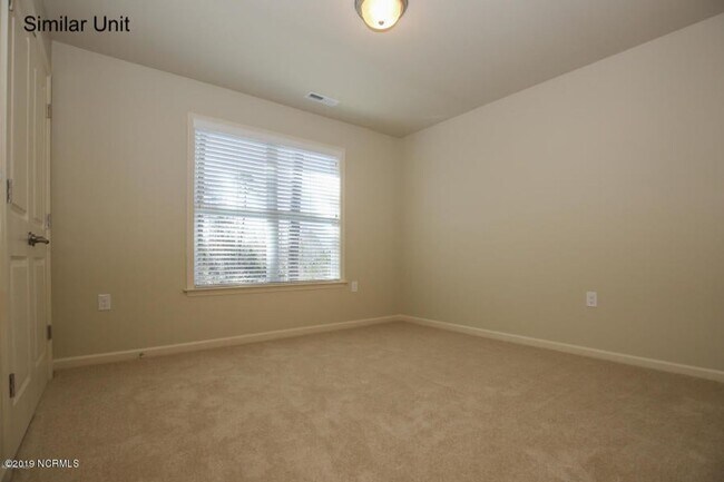 Building Photo - Townhome in Midway Park - Boyington Place!