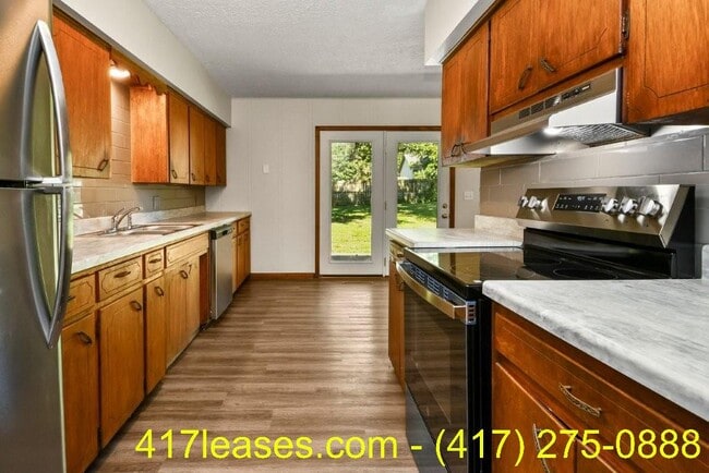 Building Photo - 203 S White Oak Ave